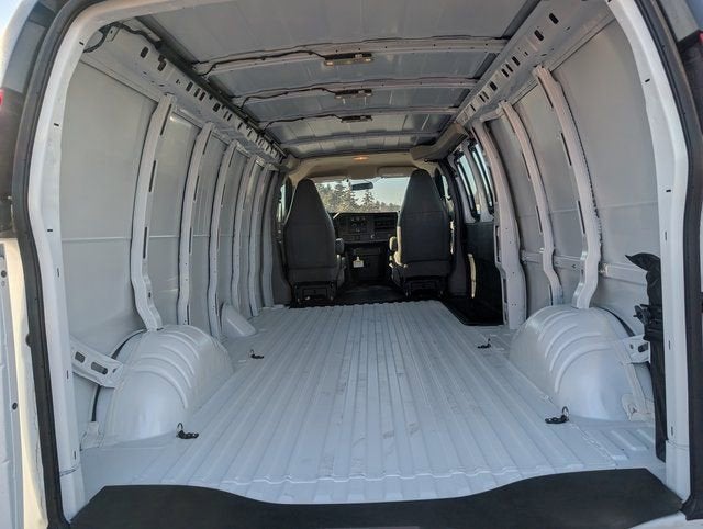 2025 Chevrolet Express Cargo 3500 WT