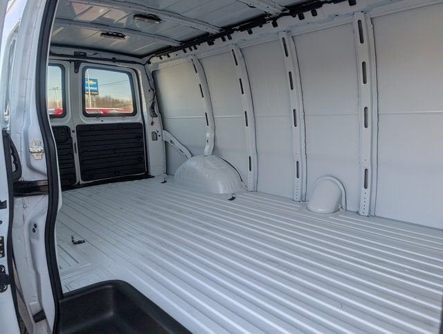 2025 Chevrolet Express Cargo 3500 WT