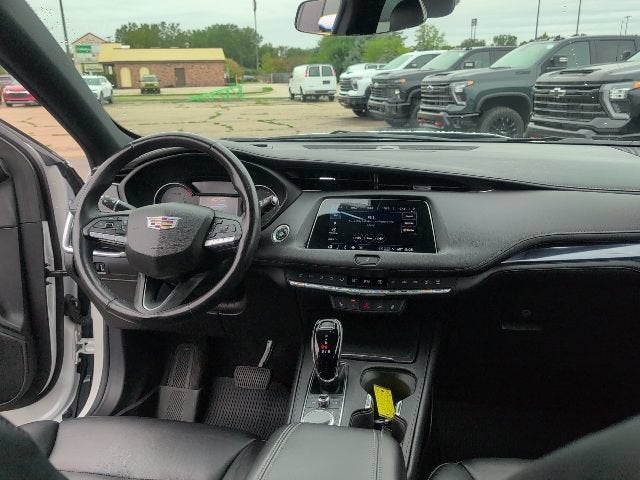2023 Cadillac XT4 AWD Luxury
