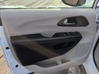 2021 Chrysler Voyager L