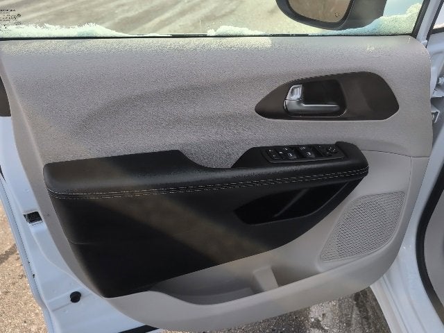 2021 Chrysler Voyager L