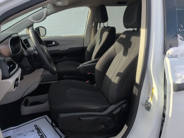 2021 Chrysler Voyager L