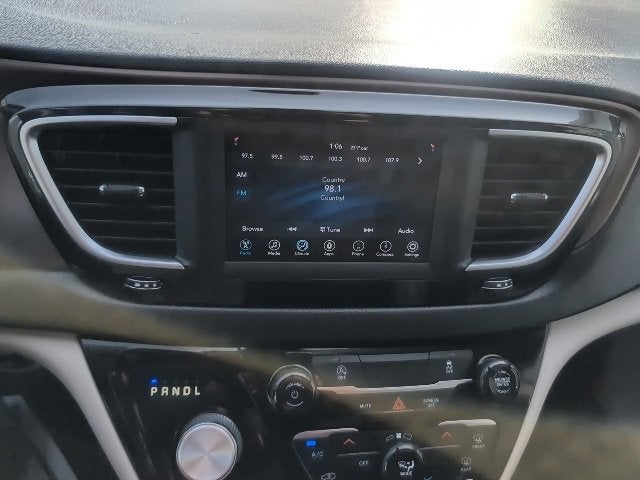 2021 Chrysler Voyager L