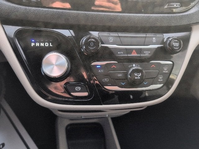 2021 Chrysler Voyager L