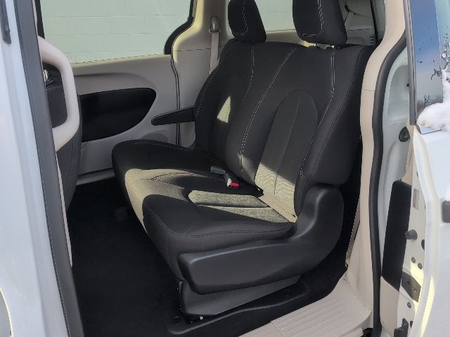 2021 Chrysler Voyager L