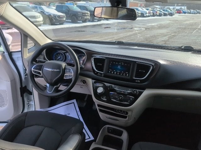 2021 Chrysler Voyager L